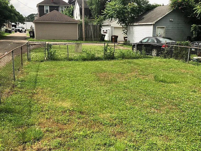 1820 Clarendon Ave — Photo 45