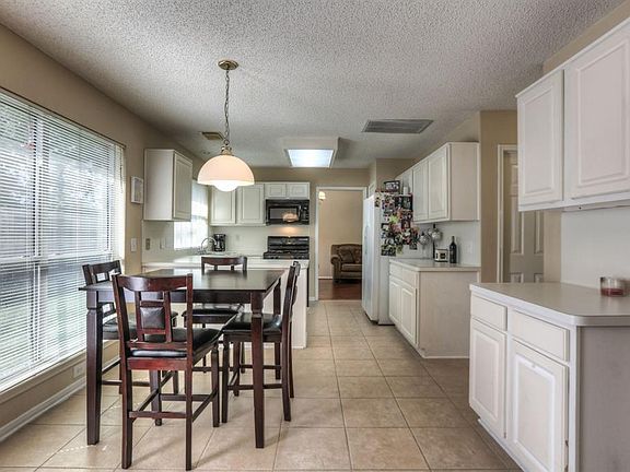 3rd image of 3904 Elmwood Dr