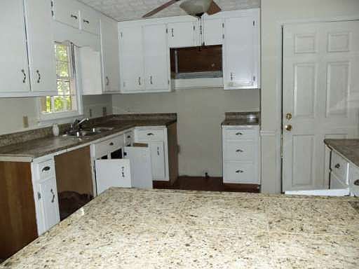 3rd image of 384 Walnut Dr