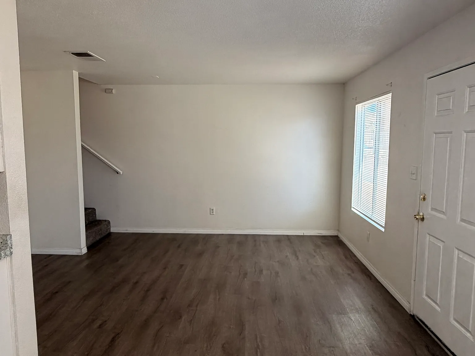 3 bed, 1070 sqft, $1,650 — Photo 4