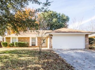 2405 Cranberry Ln, Euless, TX 76039