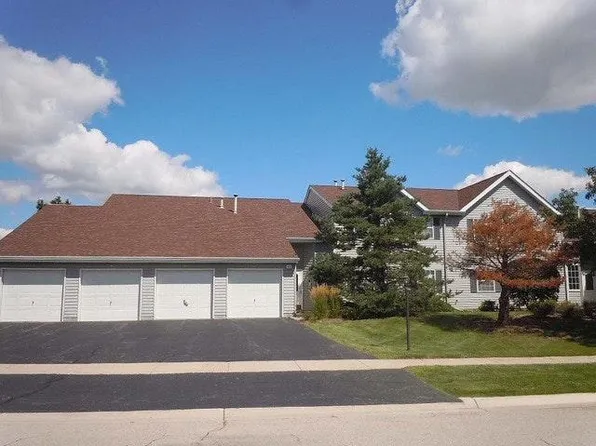 66 Gant Cir, Streamwood, IL 60107