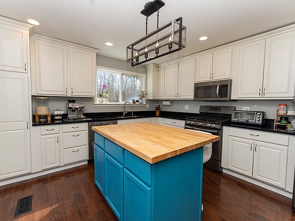 2nd image of 8555 Eleven Mile Rd