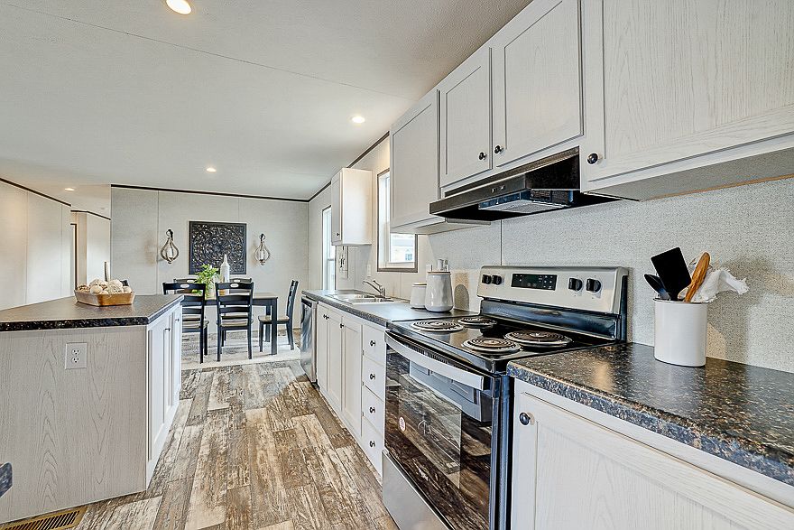2nd image of 266 Kenlock St SE #315