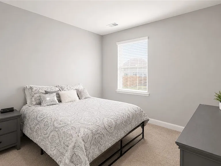 484 Foxtail Dr — Photo 6