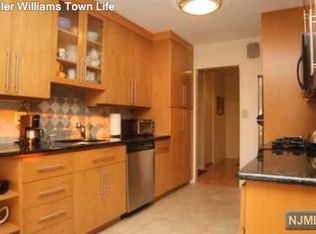 2200 N Central Rd APT 14E, Fort Lee, NJ 07024