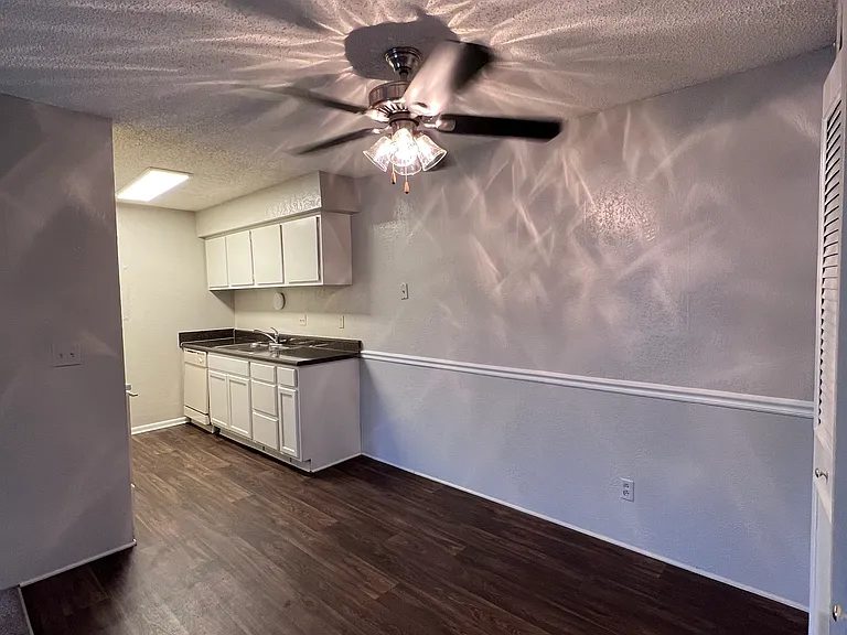 Bell Hollow Apartments — Photo 47