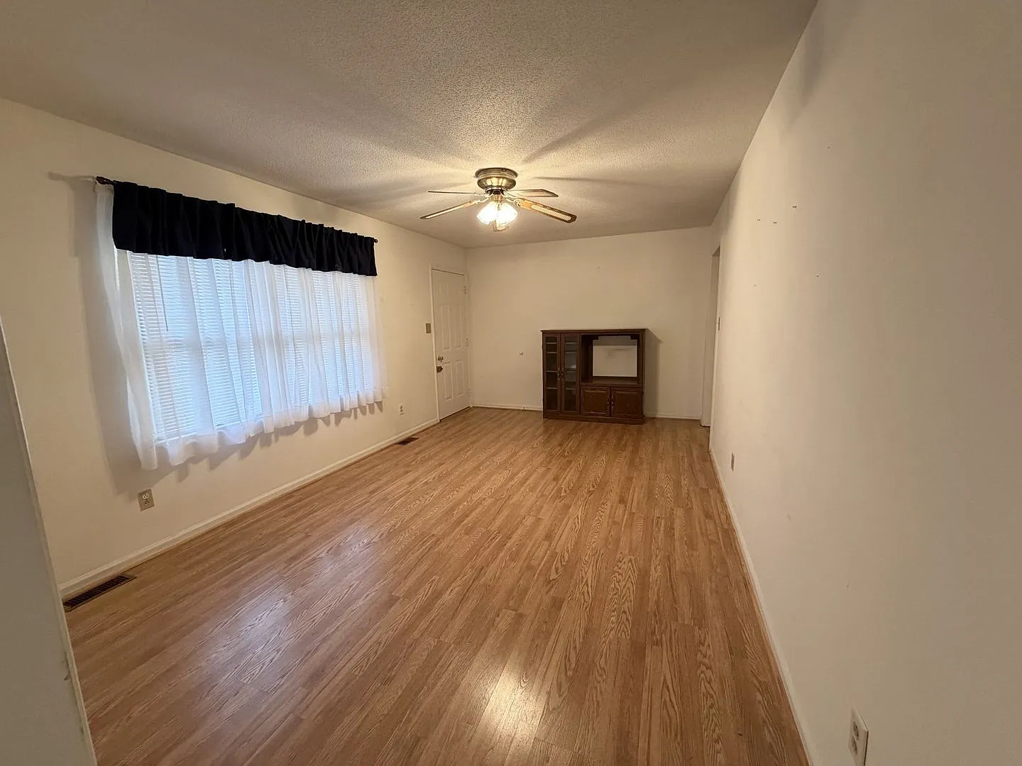Established Neighborhood - 3 Bedroom/1 Bath Brick Ranch Home - Gas Fireplace - Large Backyard - S... — Photo 3