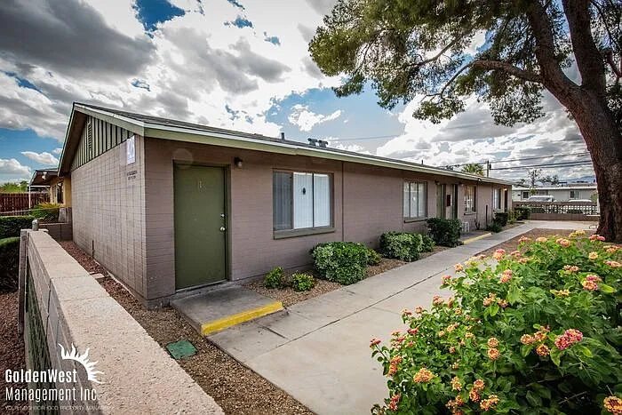425 N Decatur Blvd #4