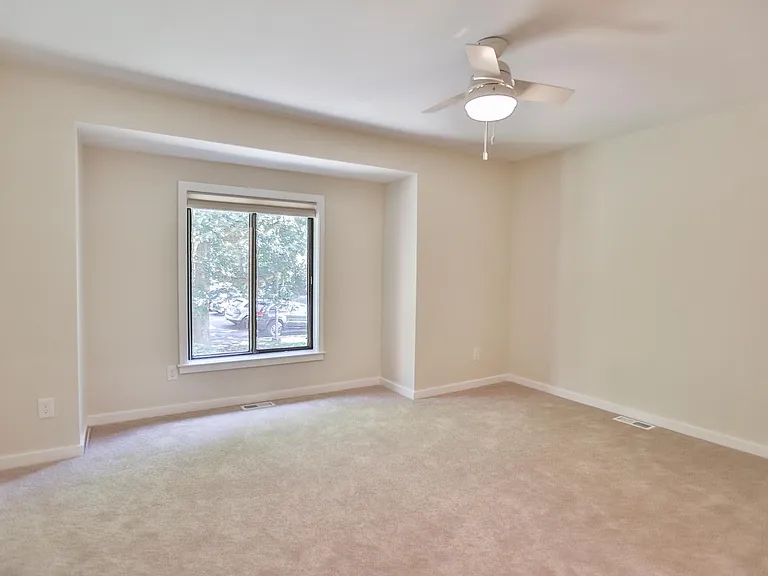 5 Dunvegan Woods — Photo 13