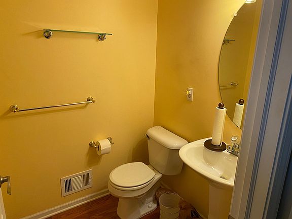 3rd image of 17517 Gateway Cir #1