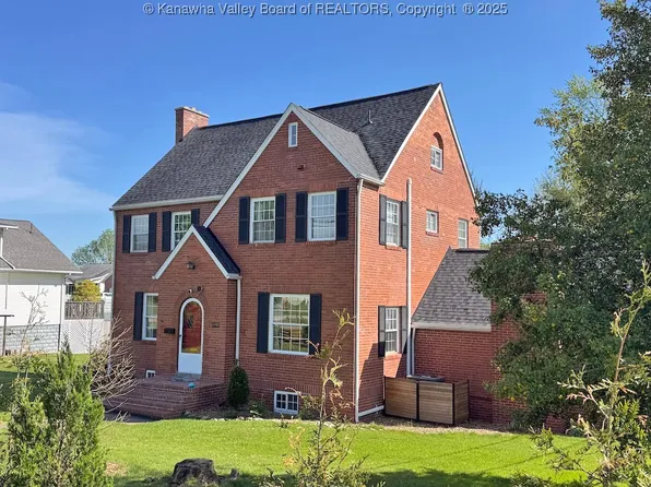 1098 Highland Dr, Saint Albans, WV 25177