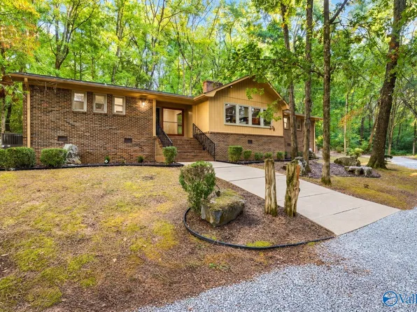 5808 Columbian Ln NE, Huntsville, AL 35811
