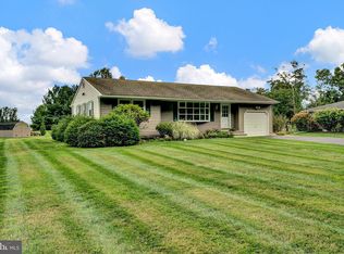 86 Woosamonsa Rd, Pennington, NJ 08534