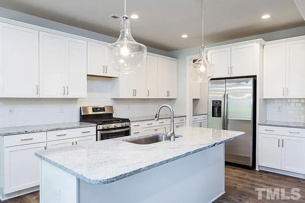 5 bed, 2937 sqft, $3,500 — Photo 3