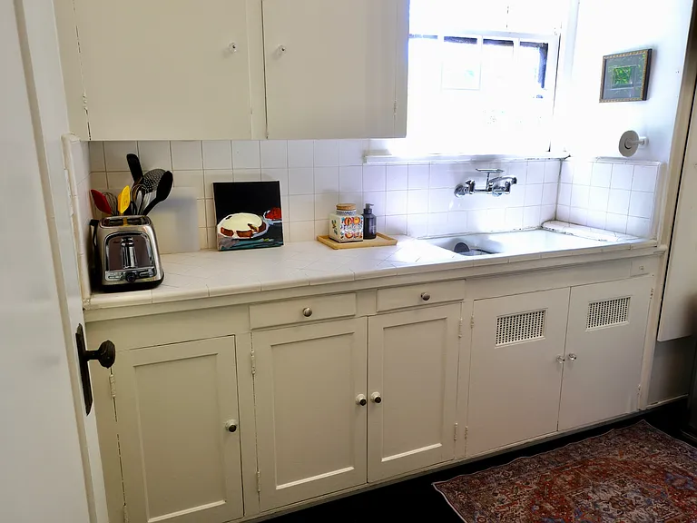 160 S Windsor Blvd — Photo 16