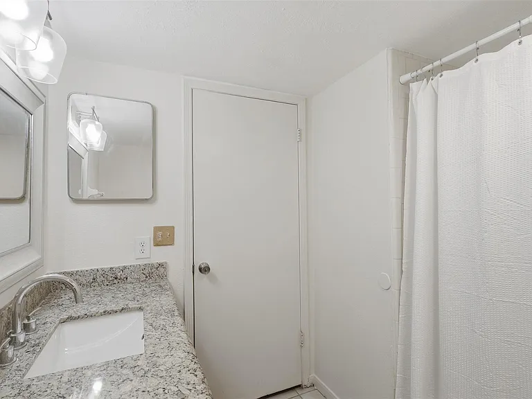 12633 Memorial Dr #170 — Photo 16
