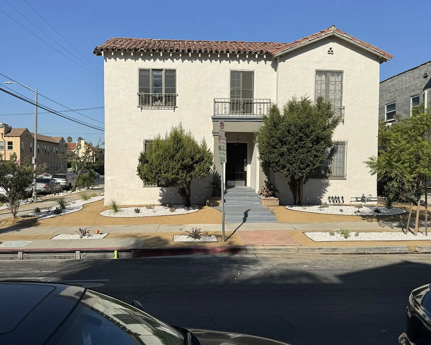 Curson Apartments...Newly remodeled...Brand New Kitchen...CALL NOW!! — Photo 1