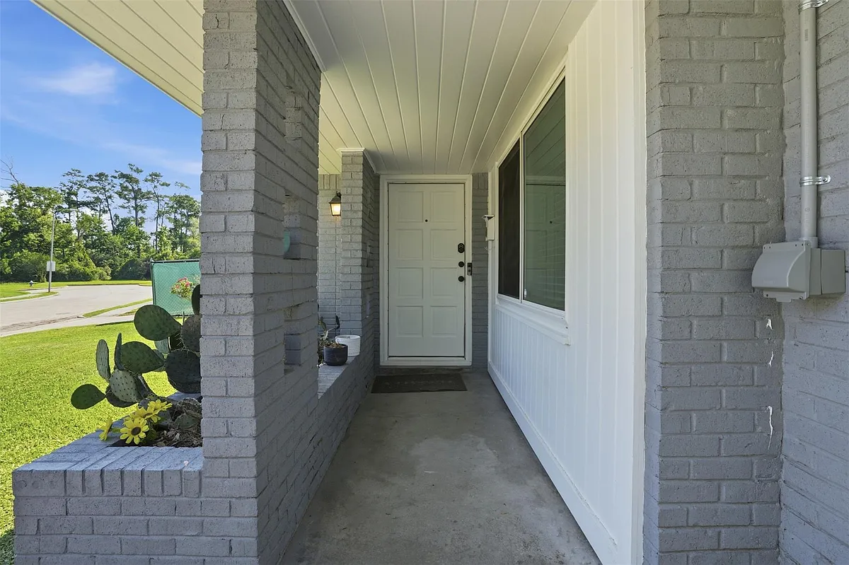 Building Photo - 6111 Waltway Dr