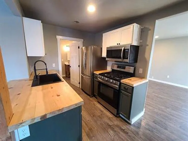100 S Meridian Rd — Photo 2