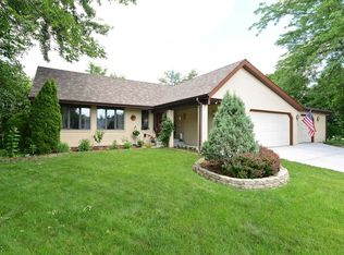 236 Sterling Ct, Bloomingdale, IL 60108