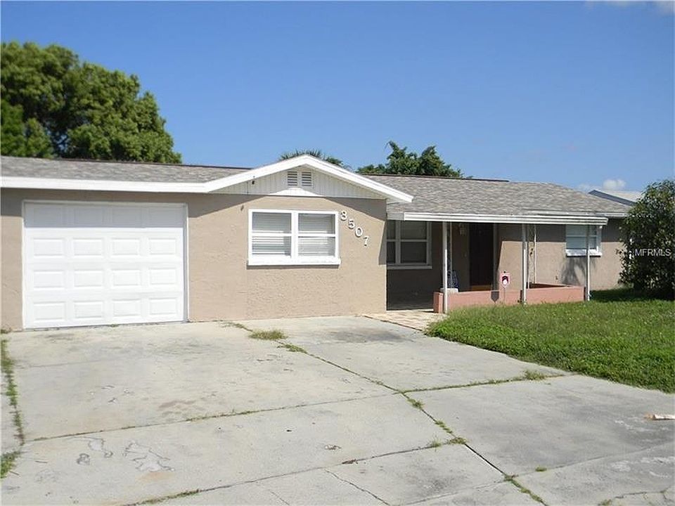 3/2/1 - 1,650SF + DEN + FLORIDA ROOM + FENCED IN YARD