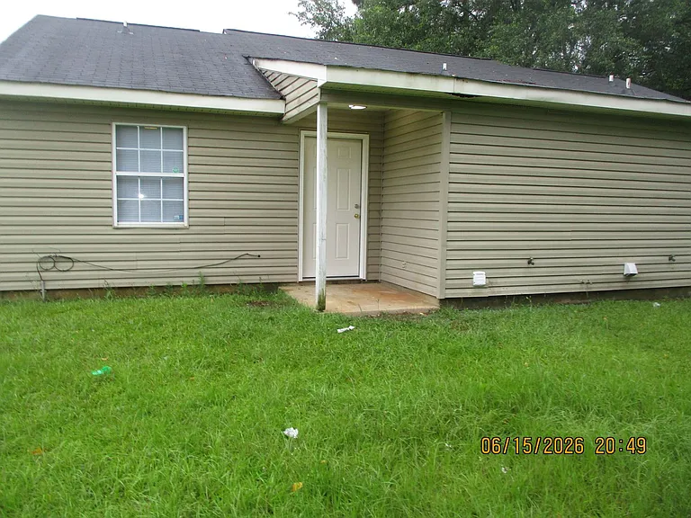 301 Station Crossing Dr #B — Photo 2