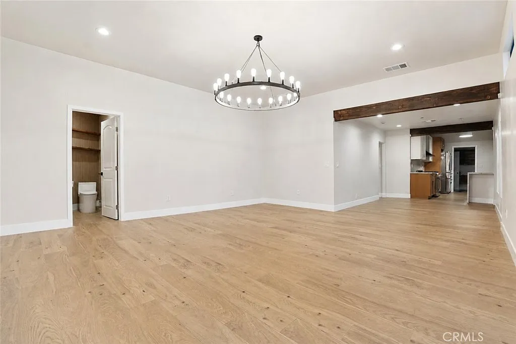 2 bed, 2.5 bath, 1550 sqft, $6,500 — Photo 4