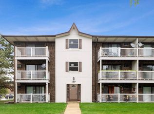 157 Gregory St APT 2, Aurora, IL 60504