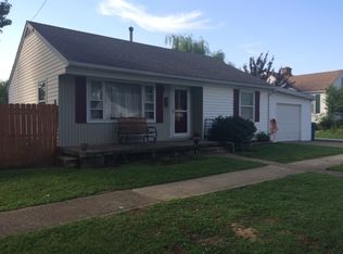 622 Crebs Ave, Carmi, IL 62821