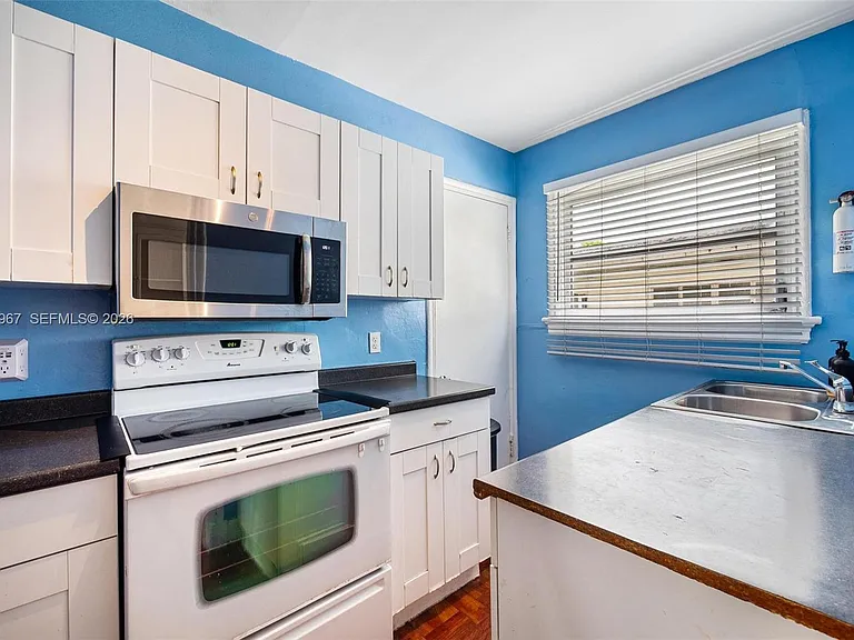 39 Sidonia Ave #2 — Photo 15
