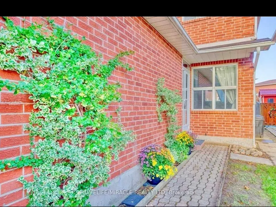 21 Ecclestone Dr
