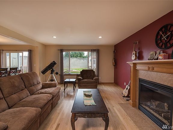 4th image of 820 Darwins Way