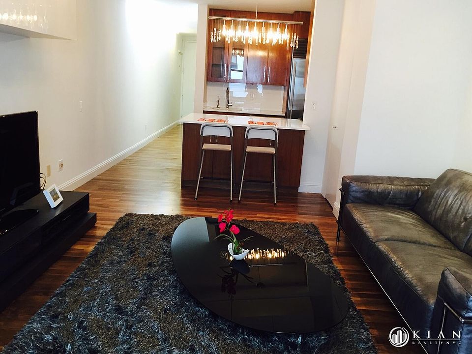 1st image of 88 Greenwich St APT 723