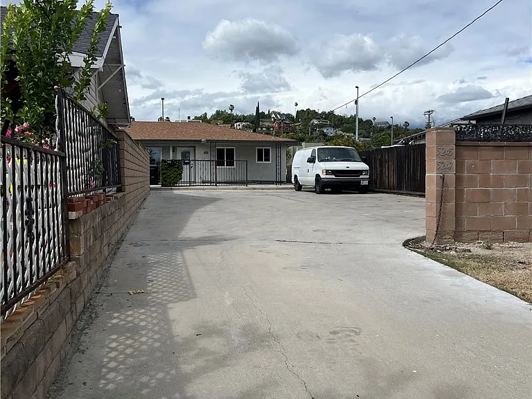 5245 Navarro St — Photo 9