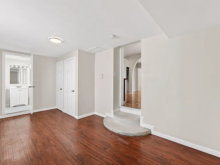 25468 Belmont Ave — Photo 8
