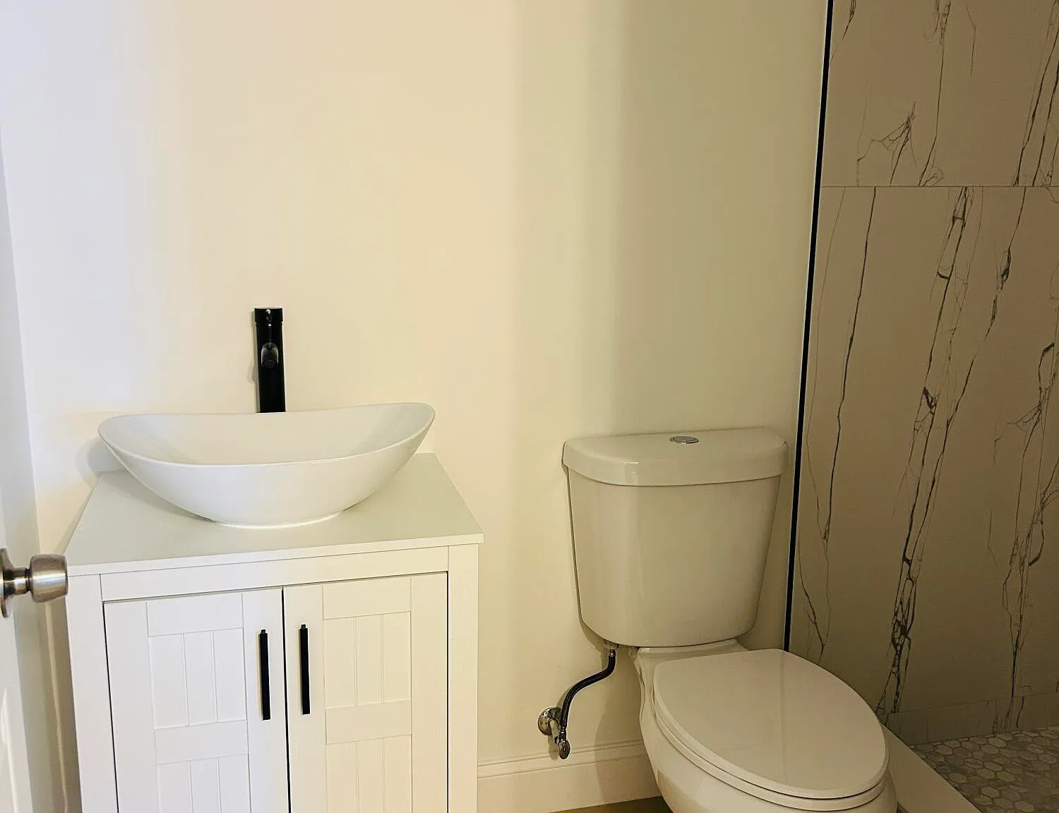 3 bed, 2.0 bath, 1501 sqft, $3,000 — Photo 4
