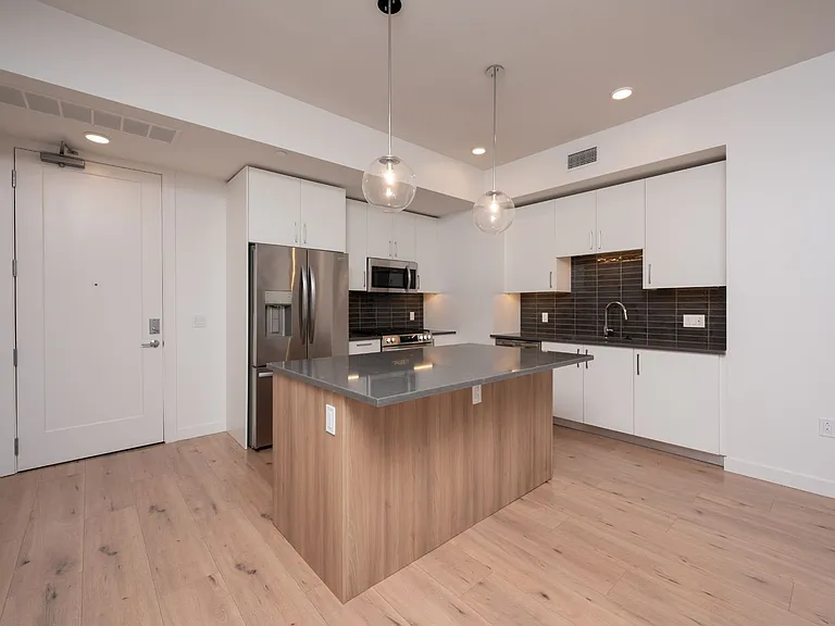 1212 Demonbreun St #1710 — Photo 11