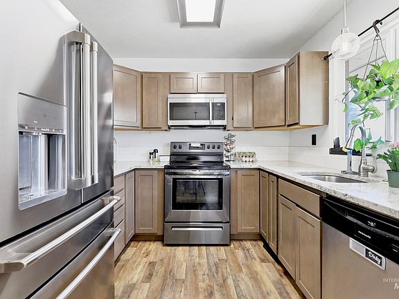 5th image of 2813 N Francis St