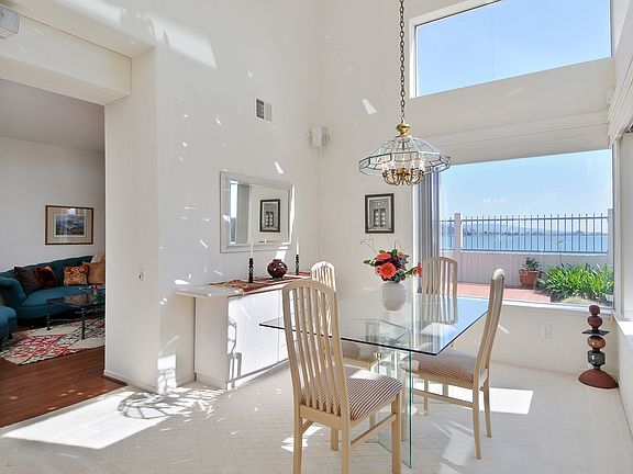 5th image of 30 Seabreeze Dr