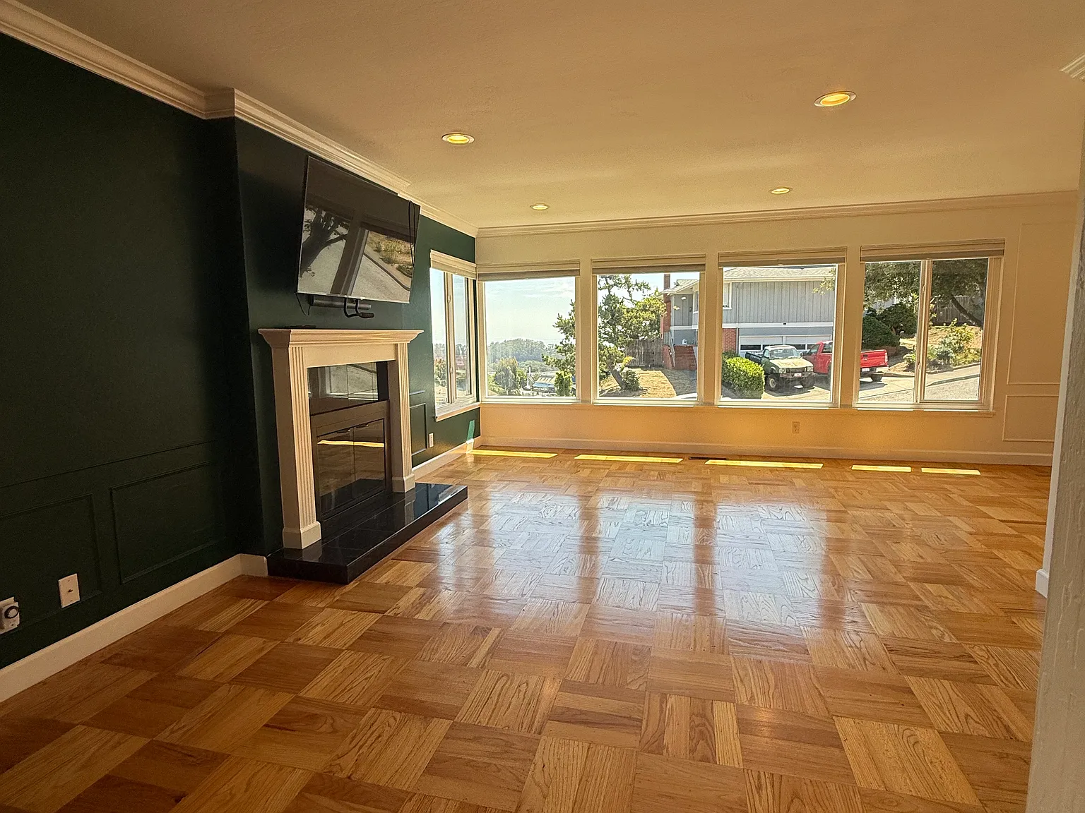 4 bed, 2000 sqft, $6,595 — Photo 3