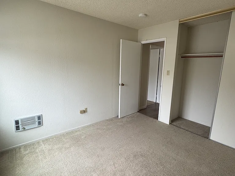 401 Stannage Ave #18 — Photo 8