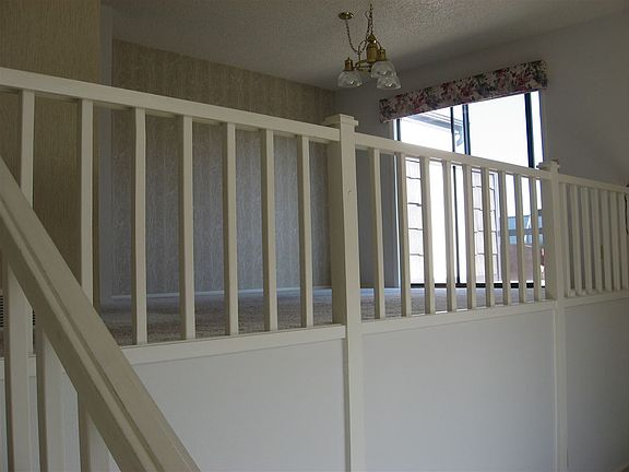 5th image of 1048 Lakeside Dr