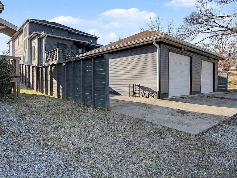 2206B White Ave — Photo 20