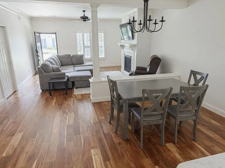 211 Meridian St — Photo 2