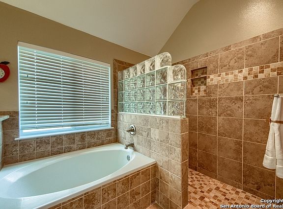 4th image of 1636 Circle Oak Dr