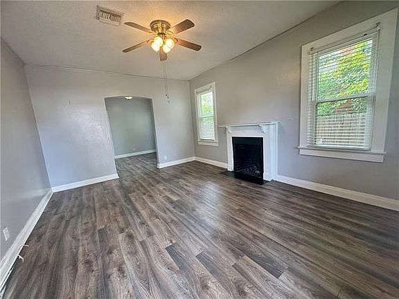 3rd image of 404 Radiance Ave