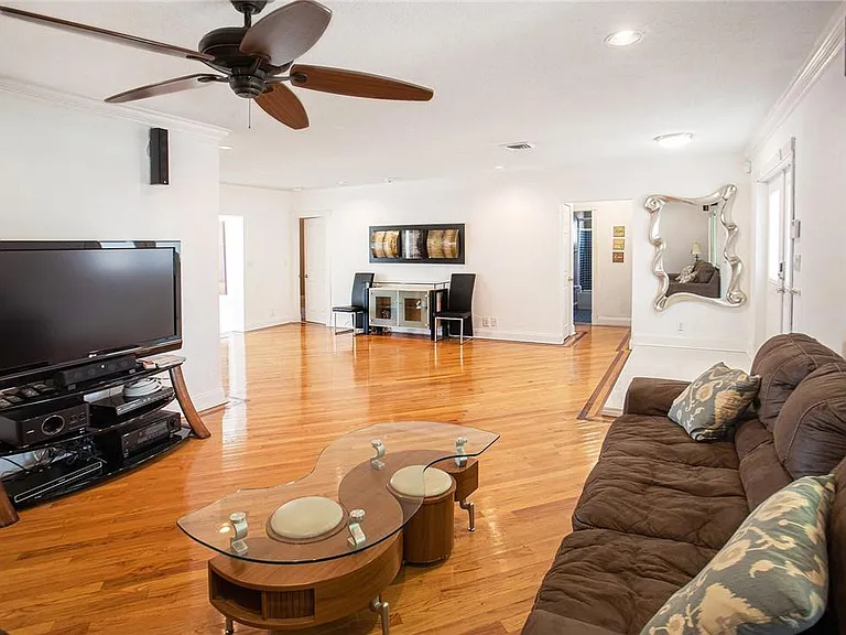 360 SE 12th Ave — Photo 11
