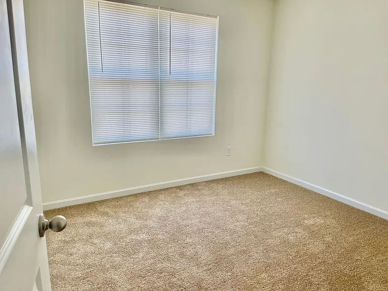 948 Brentwood Park Ln — Photo 6
