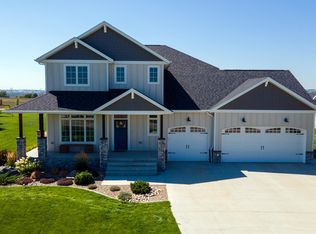 7522 Mulligan Way, Bismarck, ND 58503